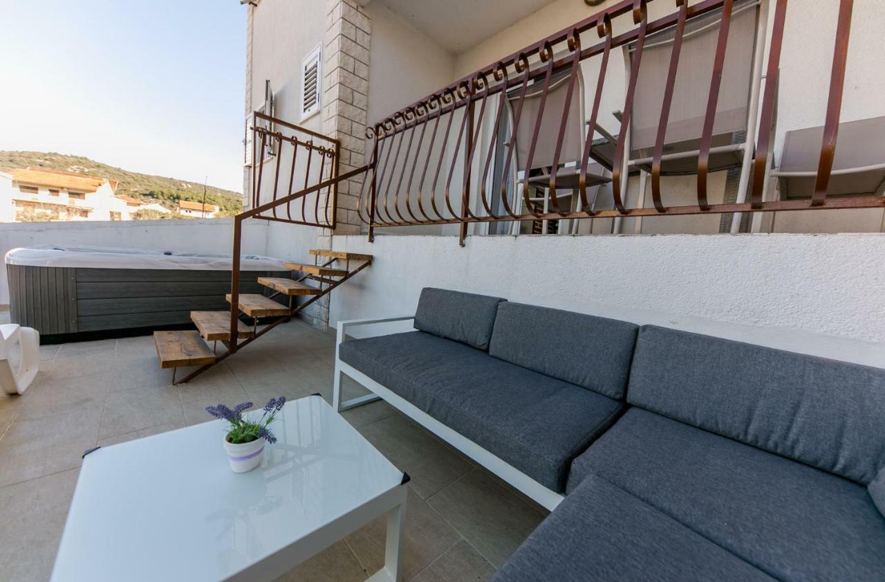 Apartments Mate Vinisce Exterior foto